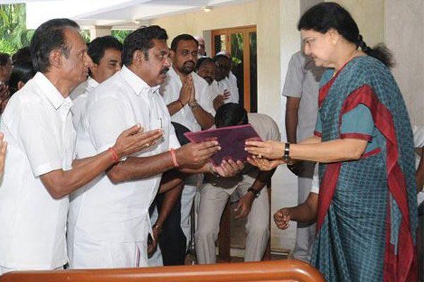 sasikala-natarajan-plotting-against-paneer-selvam