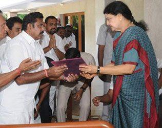 sasikala-natarajan-plotting-against-paneer-selvam