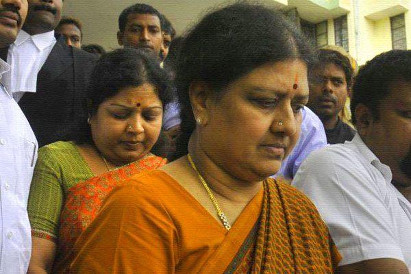 Sasikala to Make Backdoor Entry to Amma's Chair?