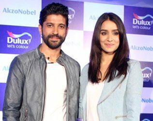 shraddha-kapoor-moves-into-farhan-akhtars-nest-father-drags-her-back