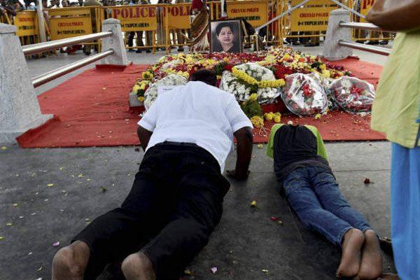 sounds-from-jayalalithaa-grave-at-chennai-marina-beach