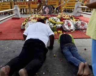 sounds-from-jayalalithaa-grave-at-chennai-marina-beach
