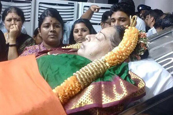 teary-farewell-to-chief-minister-jayalalitha