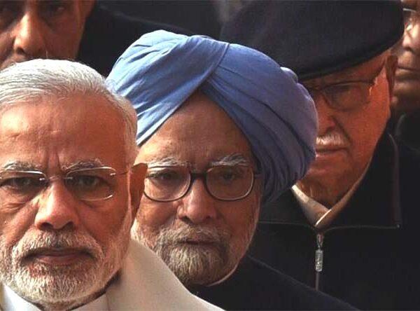 Viral Pic - Narendra Modi, Manmohan Singh, Advani  in the Queue