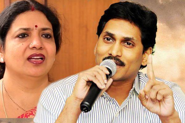 ys-jagan-criticized-on-the-face-of-sakshi-anchor-swapna