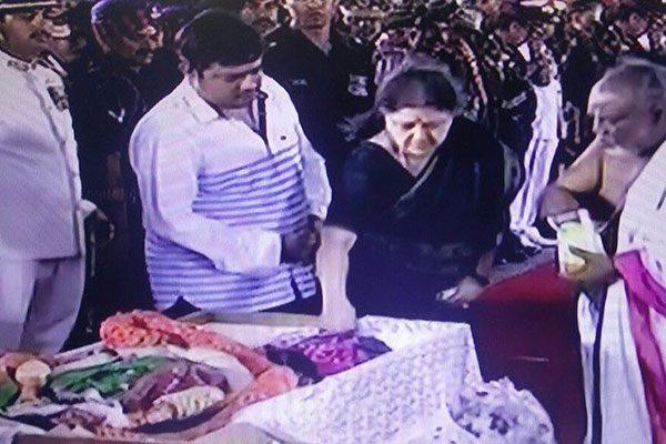 young-man-who-performed-jayalalithaa-last-rites-revealed