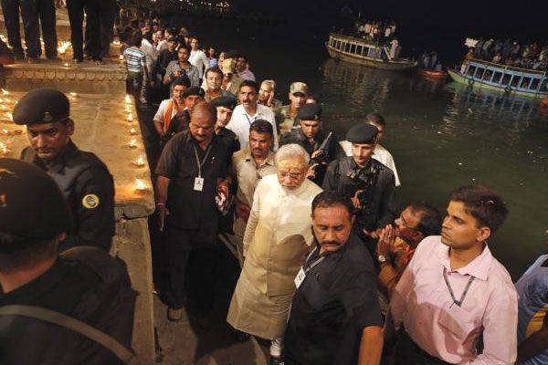 Youngster Attacks Narendra Modi Convoy And Escapes