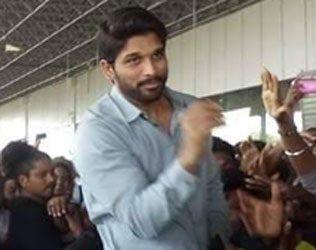 allu-arjun-at-visakhapatnam-airport