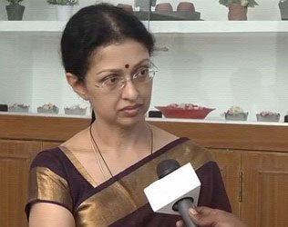 gautami tadimalla raises doubts over jayalalitha death