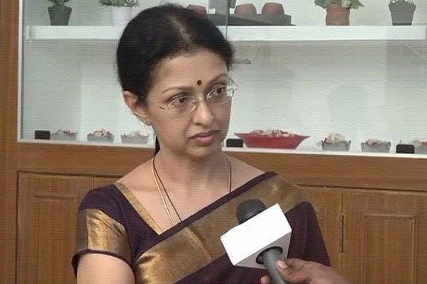 gautami tadimalla raises doubts over jayalalitha death