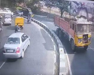 Bike Accident in Hyderabad CCTV