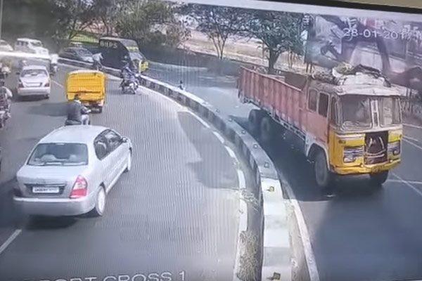 Bike Accident in Hyderabad; Tripling Kills Two!