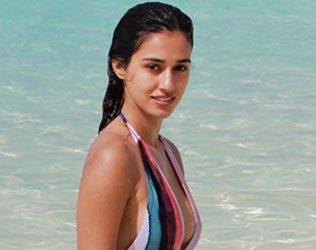 disha-patani-head-massage-irritates-jackie-chan