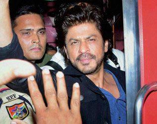 Fan Dies in Stampede No Reality Check by Shahrukh Khan