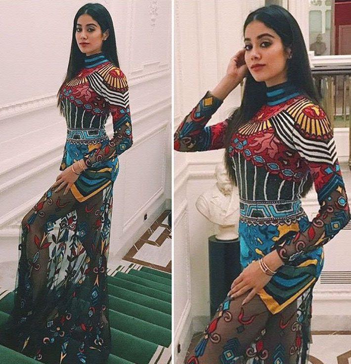  Jhanvi Kapoor Flaunts Her Long Legs 