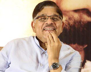 Khaidi No 150 Collection - Vinayak Pacifies Mega Fans, Allu Aravind Adds Fuel