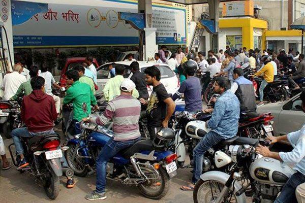 petrol-bunks-protest-no-cashless-transactions-1