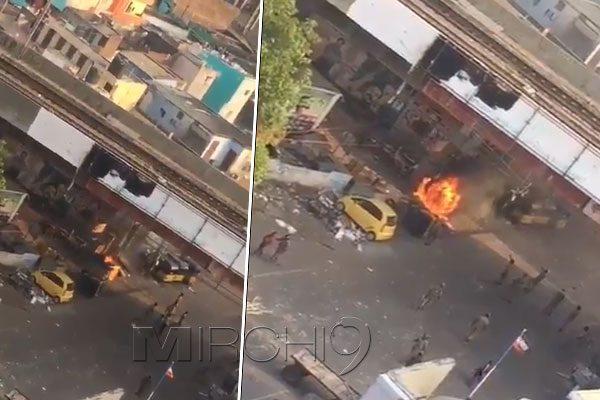Police Men Setting Fire Caught on Camera -Jallikattu