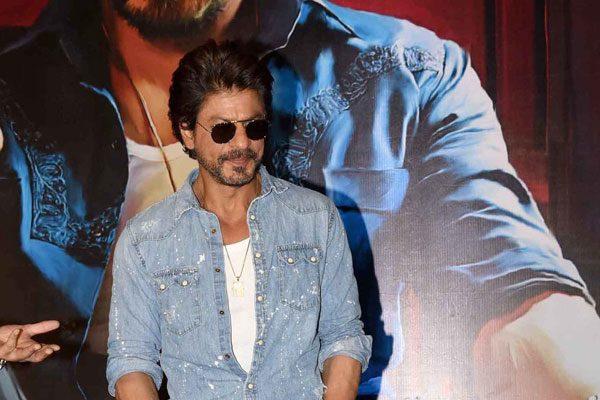 Raees Big Time Shahrukh Khan Intro Scene Turns a Wonder (1)