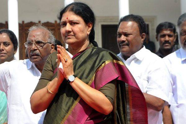 Sasikala Seeking Astrologers' Advice for CM Seat?