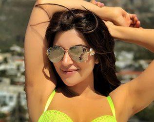 shama-sikander-hot-beach-look