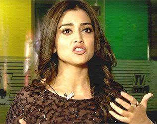 Shriya Saran Takes a Class to TV5 Journo, It Makes Sense