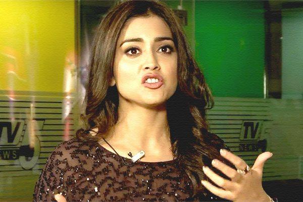 Shriya Saran Takes a Class to TV5 Journo, It Makes Sense