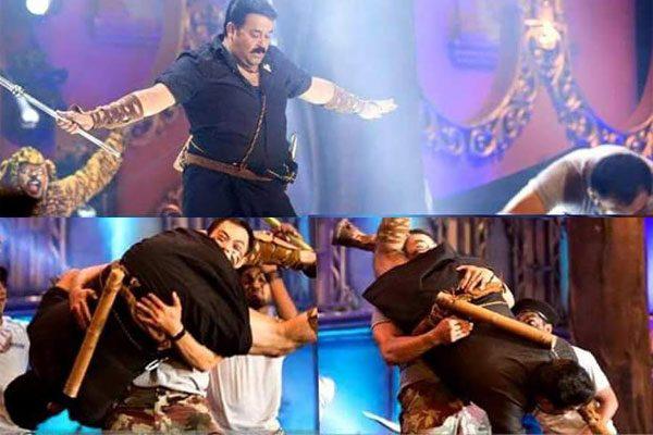 Superstar Mohanlal Performed Risky Stunts Live, on Stage