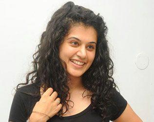 Taapsee-Laughs-at-Being-Ignored-for-FilmFare--Awards