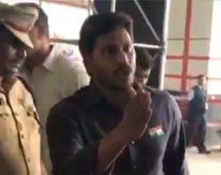 YS Jagan Mohan Reddy Angers On Police Visakhapanam