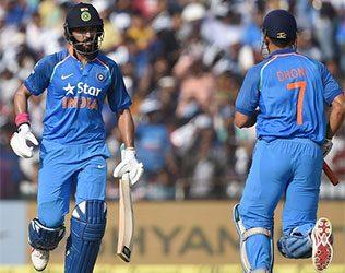 Yuvraj singh made 150 with MS Dhoni partnership