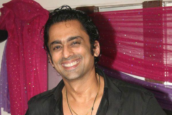 Anuj Saxena suddender in Delhi Court
