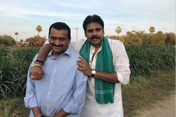 Bandla Ganesh ith Pawan Kalyan - Katamarayudu Sets