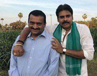 Bandla Ganesh ith Pawan Kalyan - Katamarayudu Sets