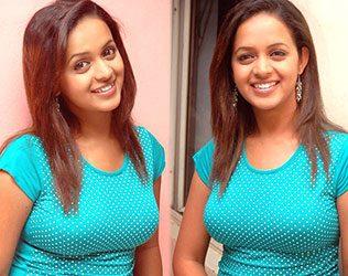 Malayalam Actress Bhavana Kidnapped and molested in Kochi