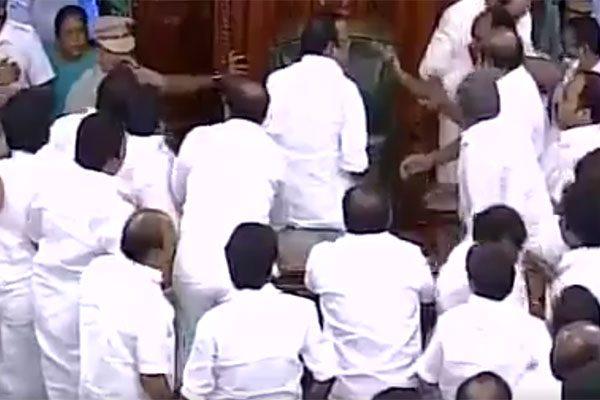 DMK Protest in Tamil Nadu Assembly
