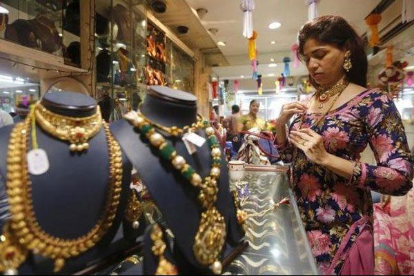 Gold Buyers Back to Old Cash Habit