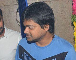 Harish Shankar Stopped By Air Indigo For Late Arrival