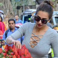 Malaika Arora Khan Buys Roadside Strawberries