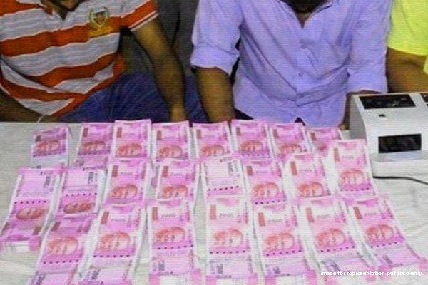 Pakistan-Ready-to-Offload-Rs1000-Crore-Fake-Currency-to-India
