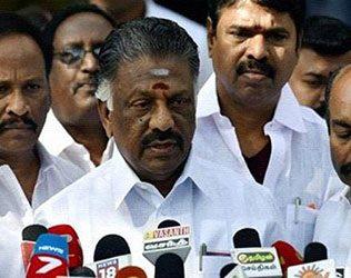 Paneerselvam Hints at Sasikala's Hand in Jaya's Death?