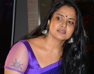 Pragathi - I'll Wear Transparent Sari for Rajnikanth or Kamal Not for Your Face