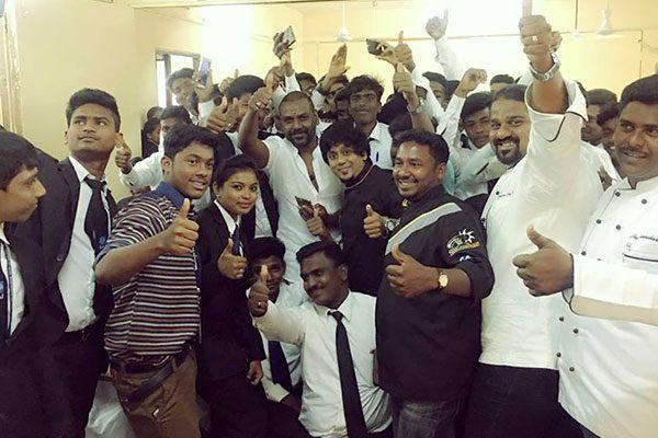 Raghava Lawrence 1100 kg cake to celebrate Jallikattu victory