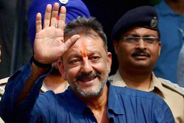 Sanjay Dutt Given Warning by the Police