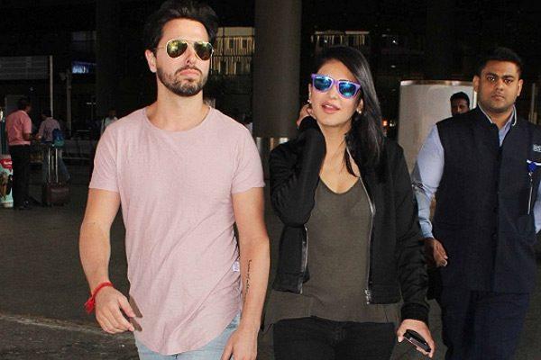 Shruti Haasan Caught Again with Mystery Man