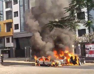 Sudden Fire near Amitabh Bachchan Residence 3 Cars Burnt!