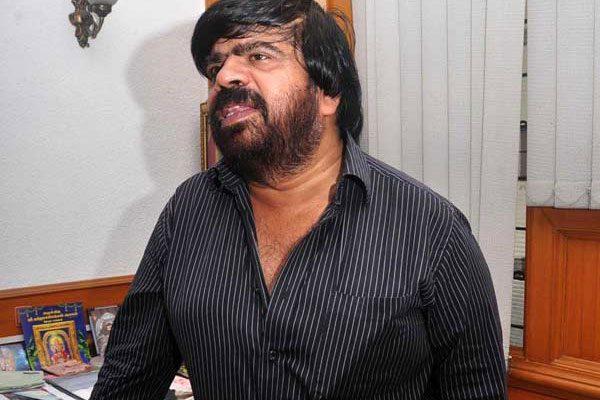 T Rajendar fires on sasikala natarajan