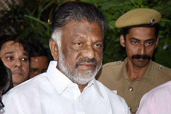 Tamil Nadu CM Paneerselvam-Sasikala-of-Poes-Garden