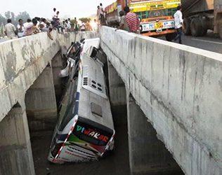 diwakar travels road accident in mulapadu