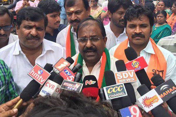 AP BJP Leader Somu Veerraju Making a Mockery of Himself